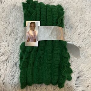 NY & Co 2 piece scarfs and glove set New with gift tag Christmas Tree green